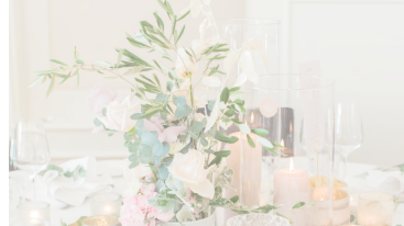 Hochzeitsfloristik von UNICO mit floraler Tischdekoration